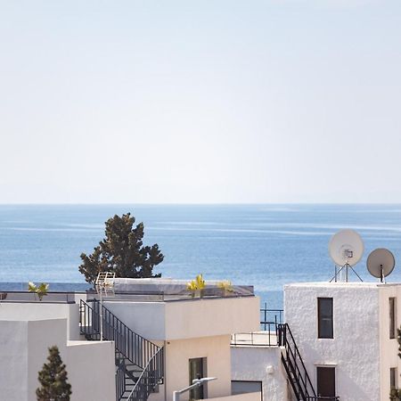 Luxurious 3-Bedroom Seaside Retreat Fully Renovated In 2025 Афины Экстерьер фото