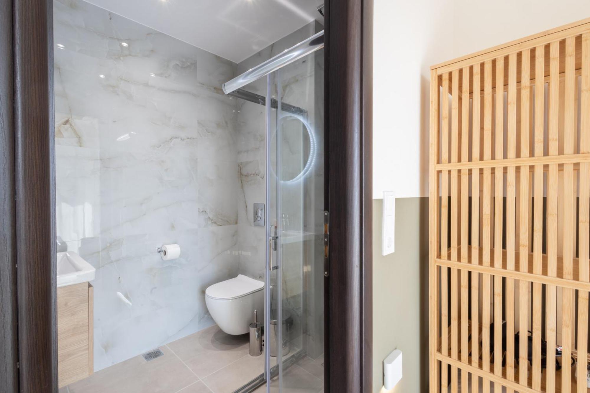 Luxurious 3-Bedroom Seaside Retreat Fully Renovated In 2025 Афины Экстерьер фото