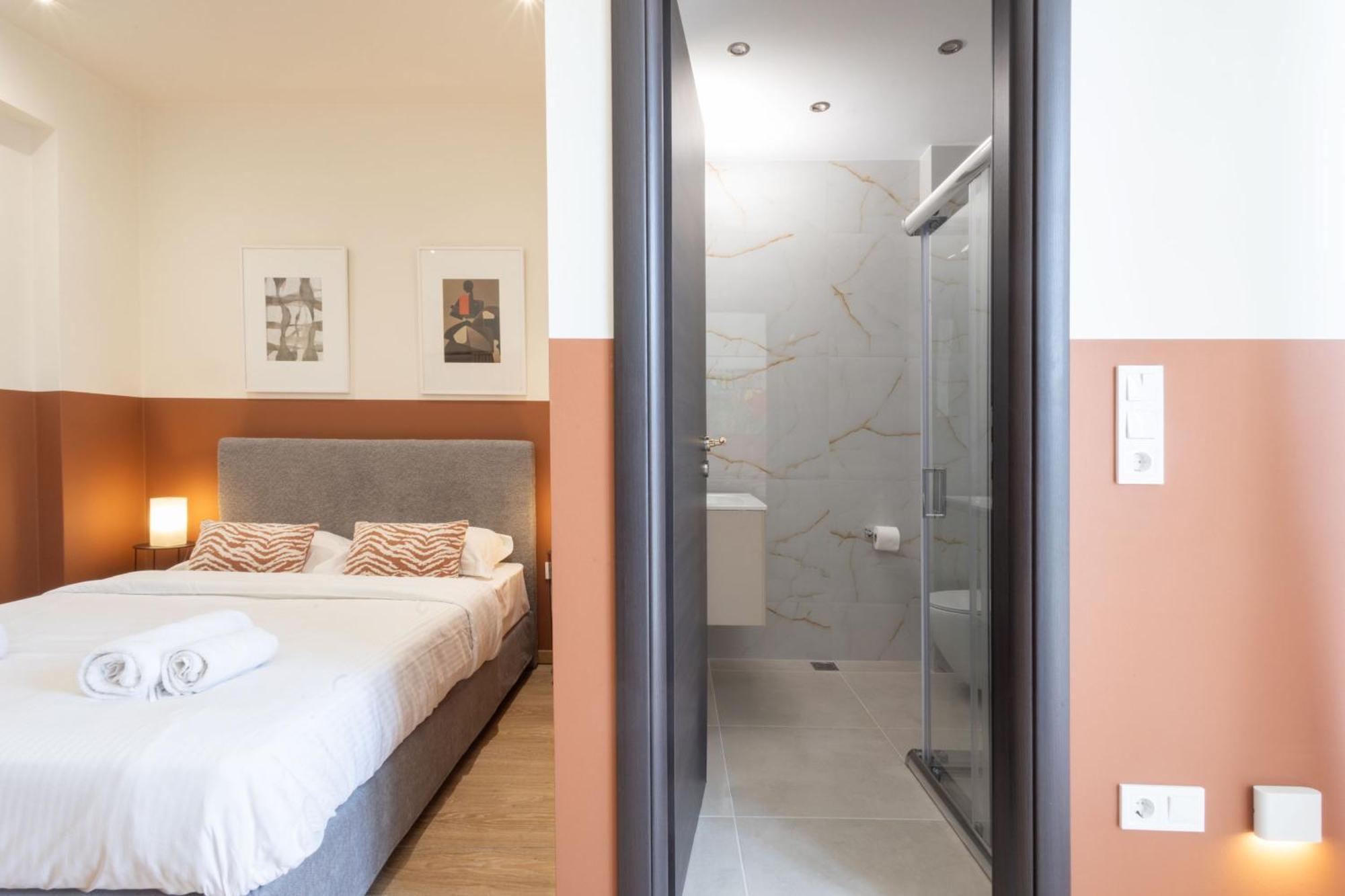 Luxurious 3-Bedroom Seaside Retreat Fully Renovated In 2025 Афины Экстерьер фото