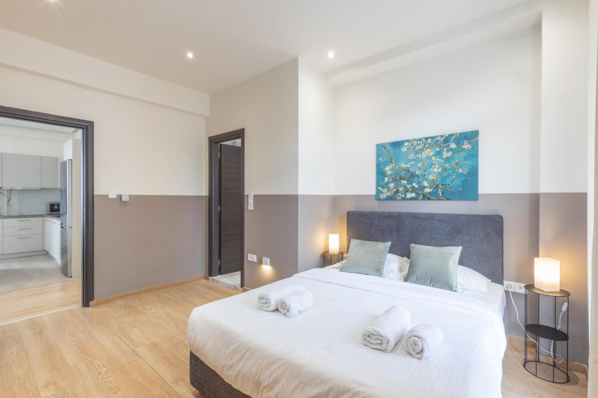 Luxurious 3-Bedroom Seaside Retreat Fully Renovated In 2025 Афины Экстерьер фото