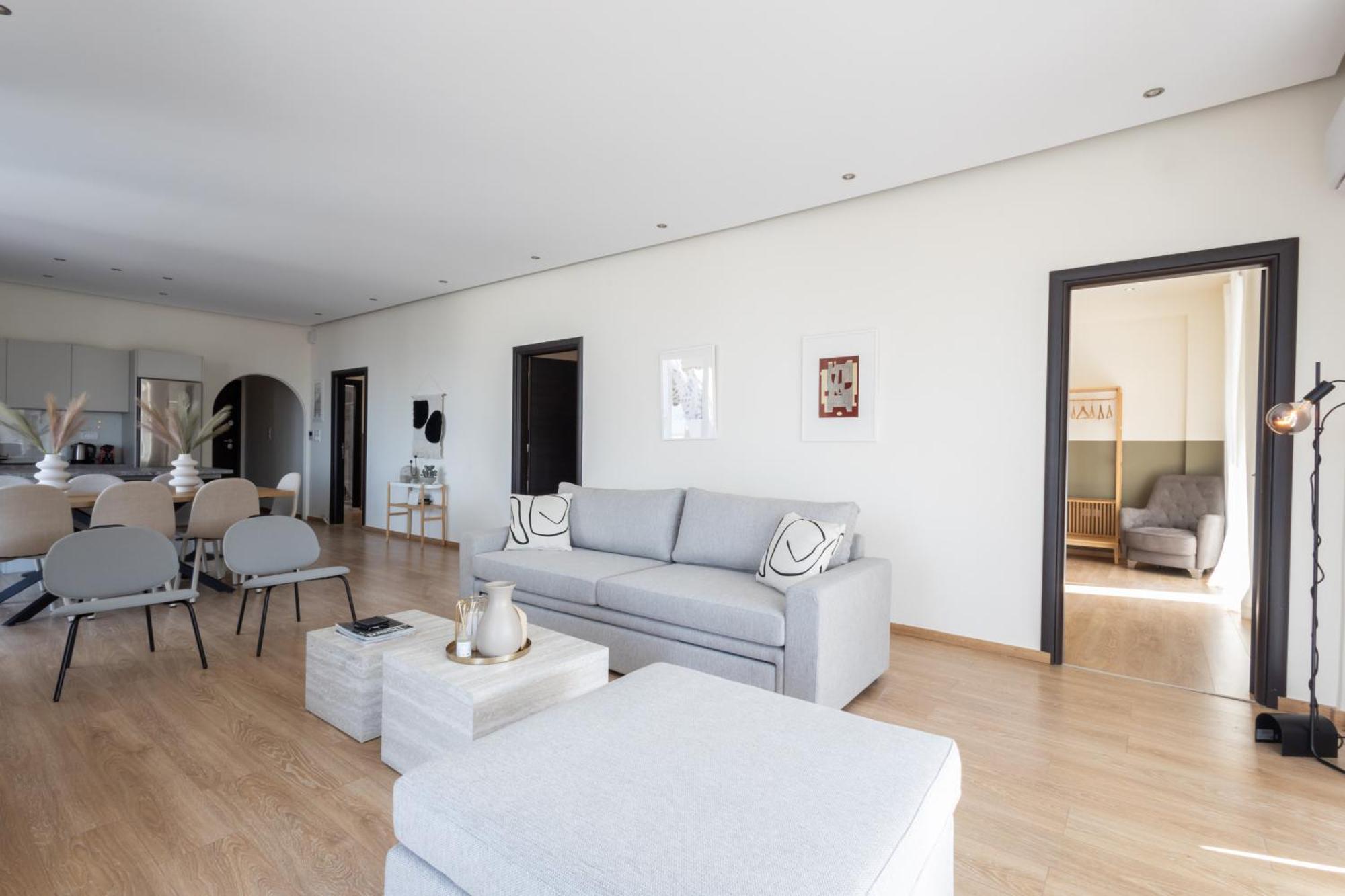 Luxurious 3-Bedroom Seaside Retreat Fully Renovated In 2025 Афины Экстерьер фото