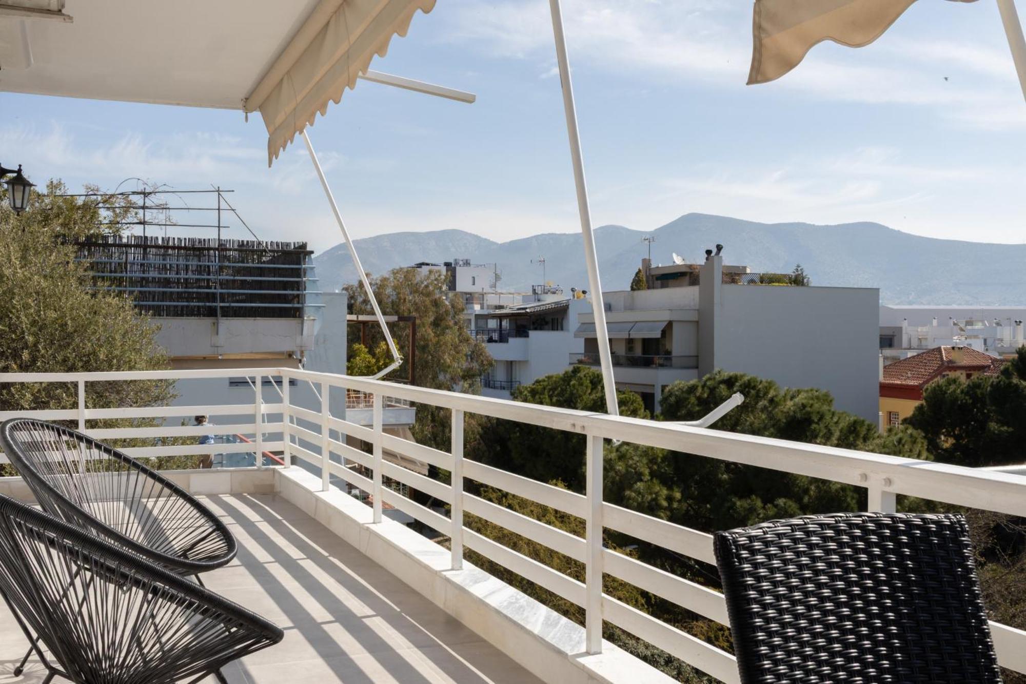 Luxurious 3-Bedroom Seaside Retreat Fully Renovated In 2025 Афины Экстерьер фото