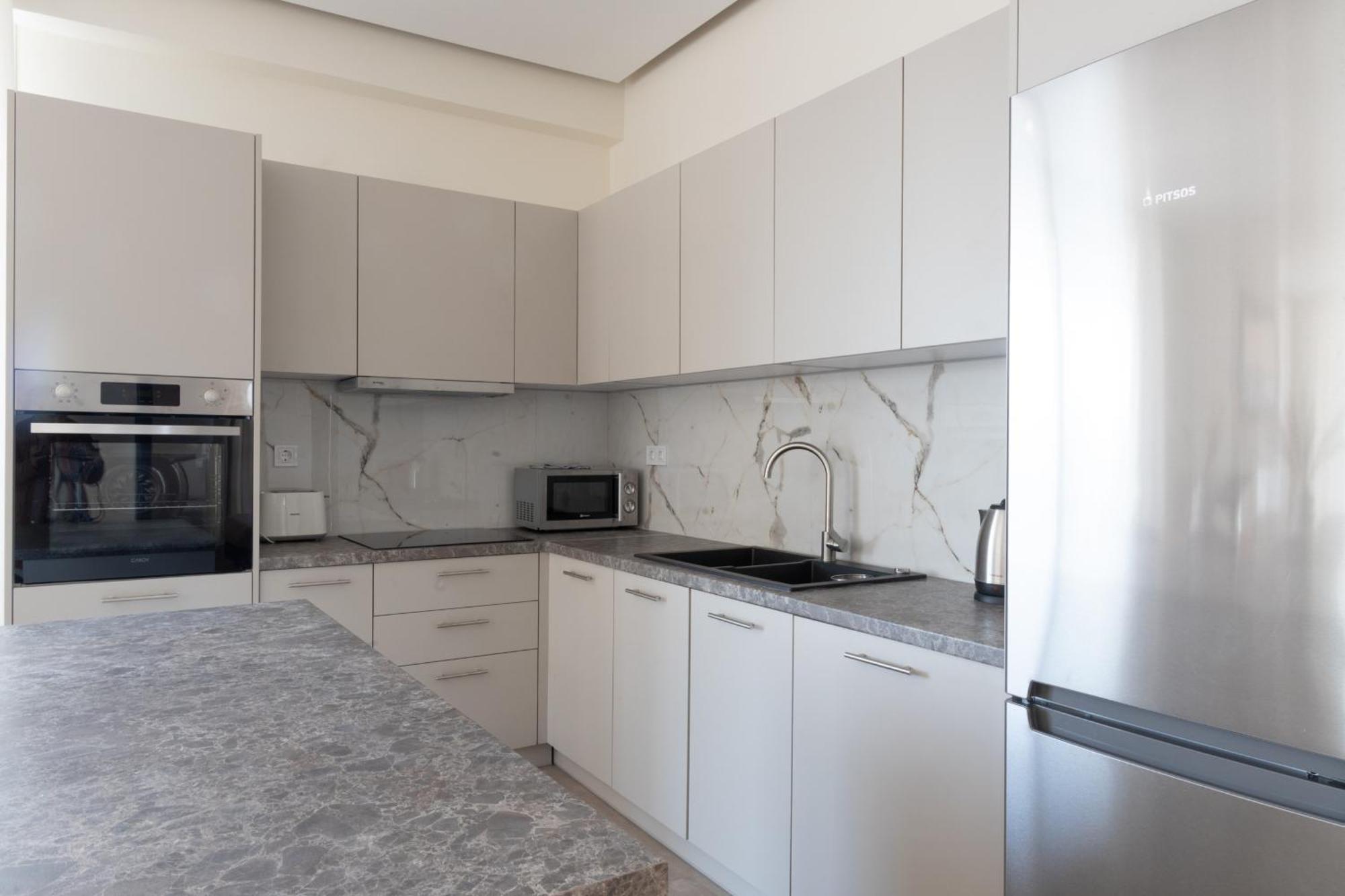 Luxurious 3-Bedroom Seaside Retreat Fully Renovated In 2025 Афины Экстерьер фото