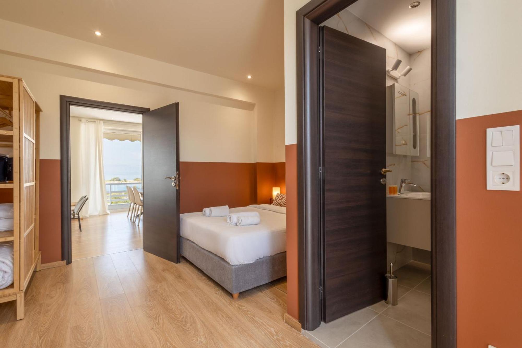 Luxurious 3-Bedroom Seaside Retreat Fully Renovated In 2025 Афины Экстерьер фото