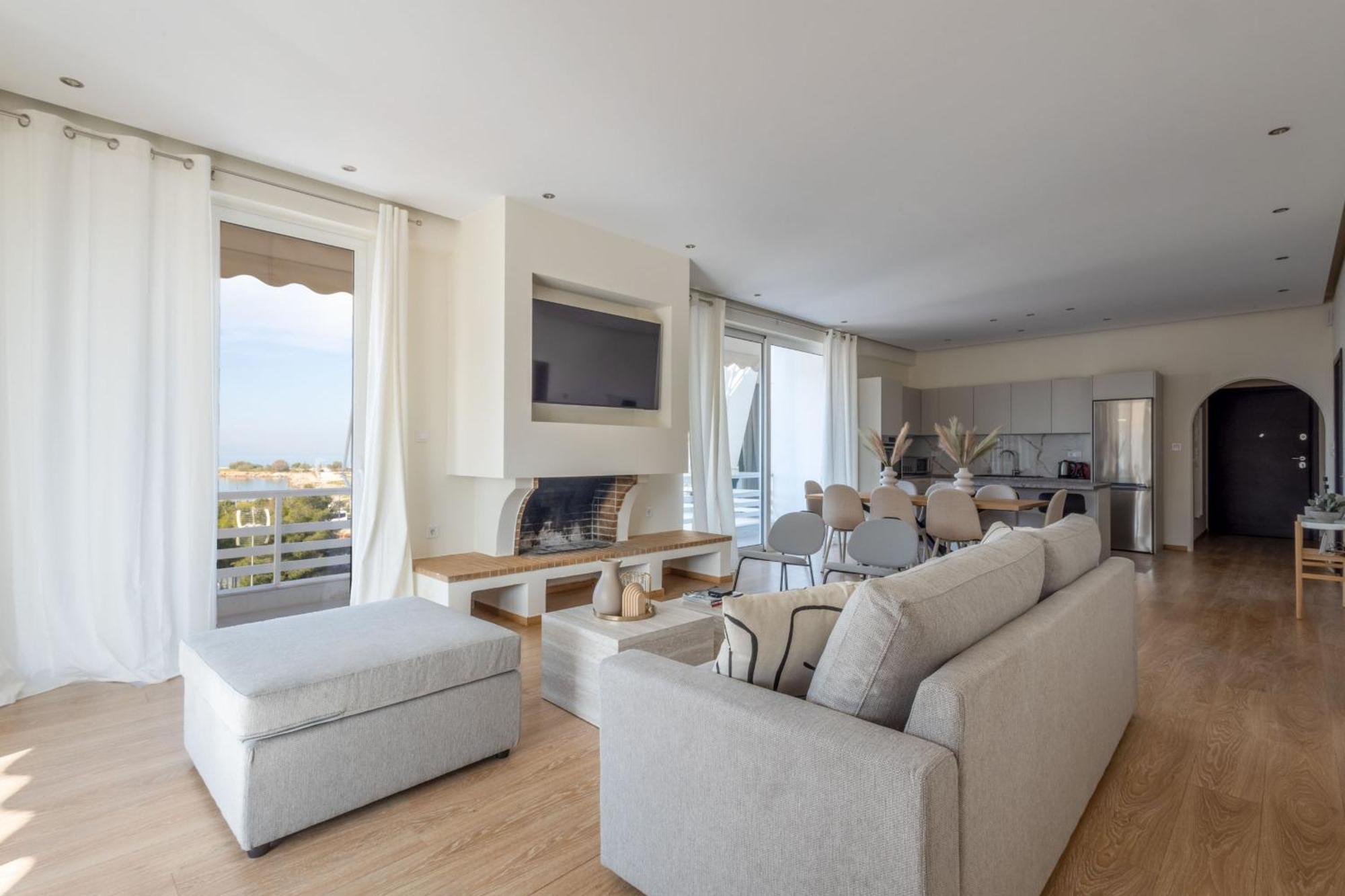 Luxurious 3-Bedroom Seaside Retreat Fully Renovated In 2025 Афины Экстерьер фото